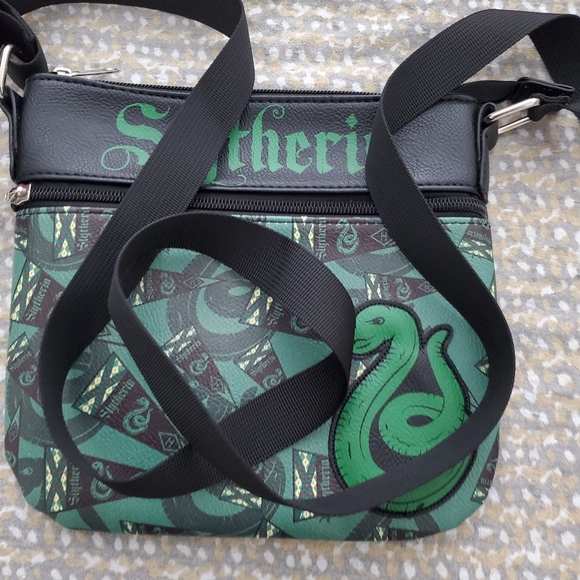 Harry Potter Slytherin  Loungefly Crossbody Bag. - Picture 5 of 9